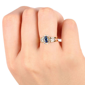 Anel em Ouro Amarelo 18k Formatura Pedras Sintéticas Azul e Brancas