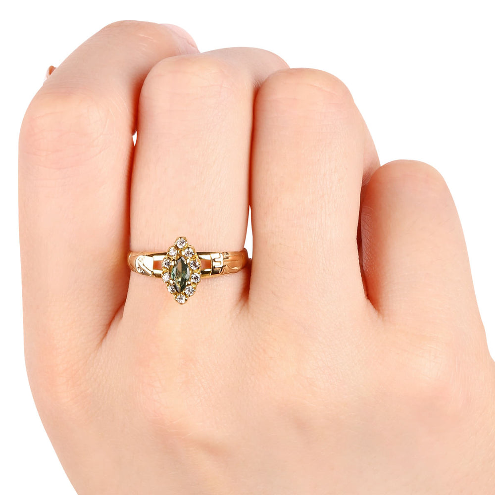 Anel em Ouro Amarelo 18k Formatura Com Pedra Sintética Verde e Brancas
