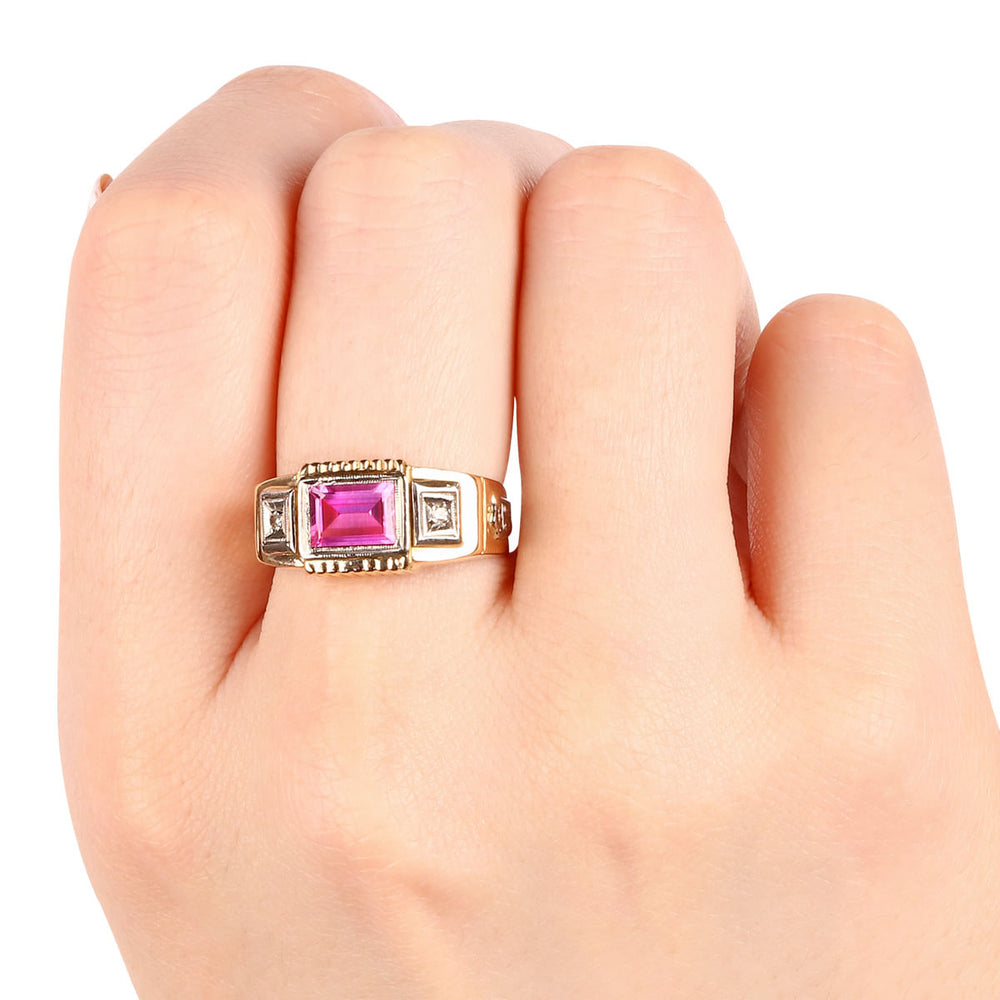 Anel em Ouro Rose 18k Formatura Pedra Rosa Sintética e Diamantes
