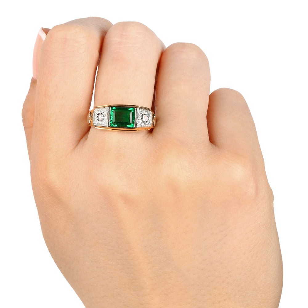 Anel em Ouro Rose 18k Formatura de Medicina com Pedra Sintética Verde e Diamantes