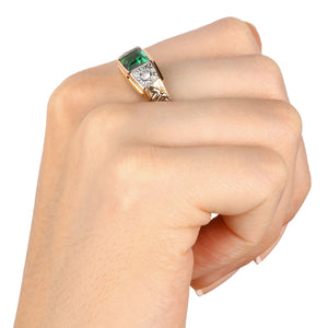 Anel em Ouro Rose 18k Formatura de Medicina com Pedra Sintética Verde e Diamantes