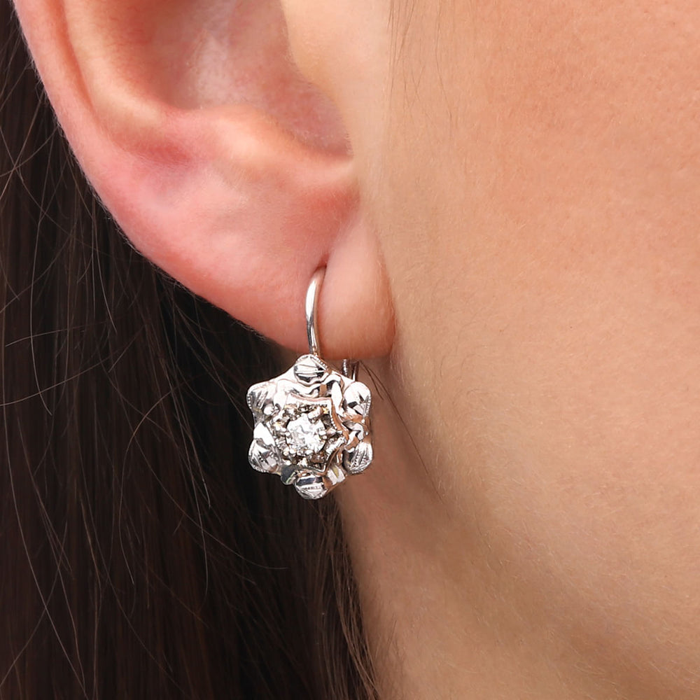 Par de Brinco em Ouro Branco 18k Flor com Diamantes Brancos