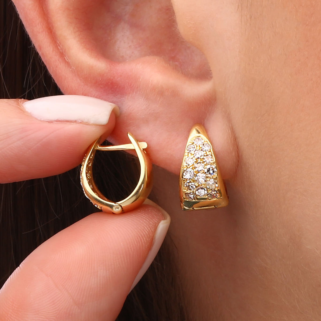 Argola em Ouro Amarelo 18k com Diamantes