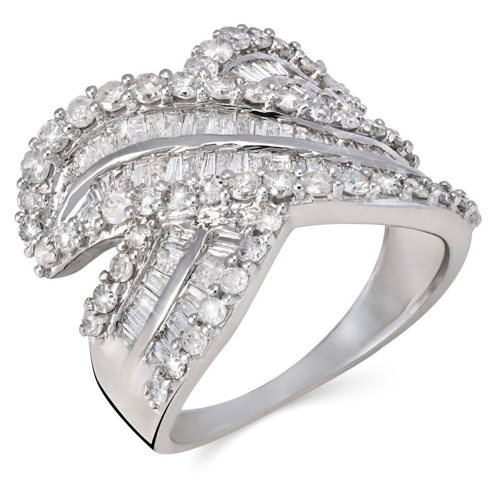 Anel em Ouro Branco 18k com Diamantes
