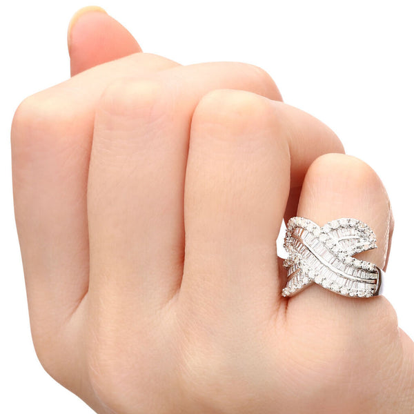 Anel em Ouro Branco 18k com Diamantes