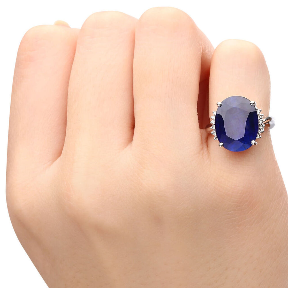 Anel em Ouro Branco 18k com Quartzo Safira Oval e Diamantes