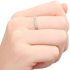 Meia Aliança em Ouro Branco 18k com 9 Diamantes