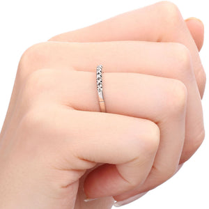 Meia Aliança em Ouro Branco 18 k com 7 Diamantes