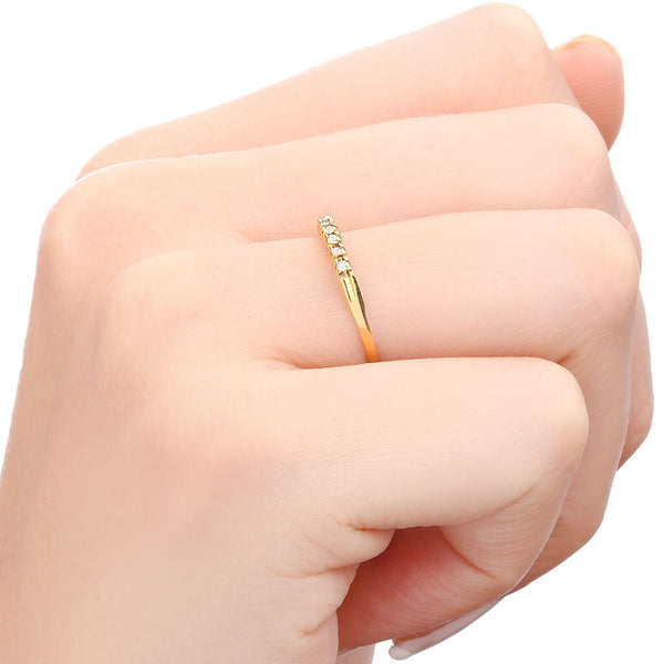 Meia Aliança em Ouro Amarelo 18k com Diamantes