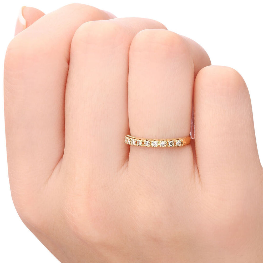 Meia Aliança em Ouro Amarelo 18k com Diamantes