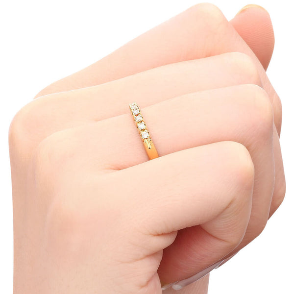 Meia Aliança em Ouro Amarelo 18k com Diamantes