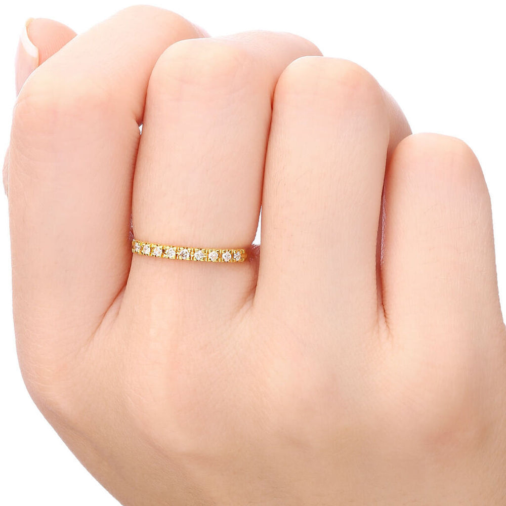 Meia Aliança em Ouro Amarelo 18k com Diamantes