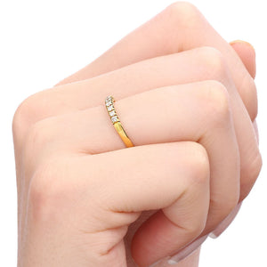 Meia Aliança em Ouro Amarelo 18k e Diamantes