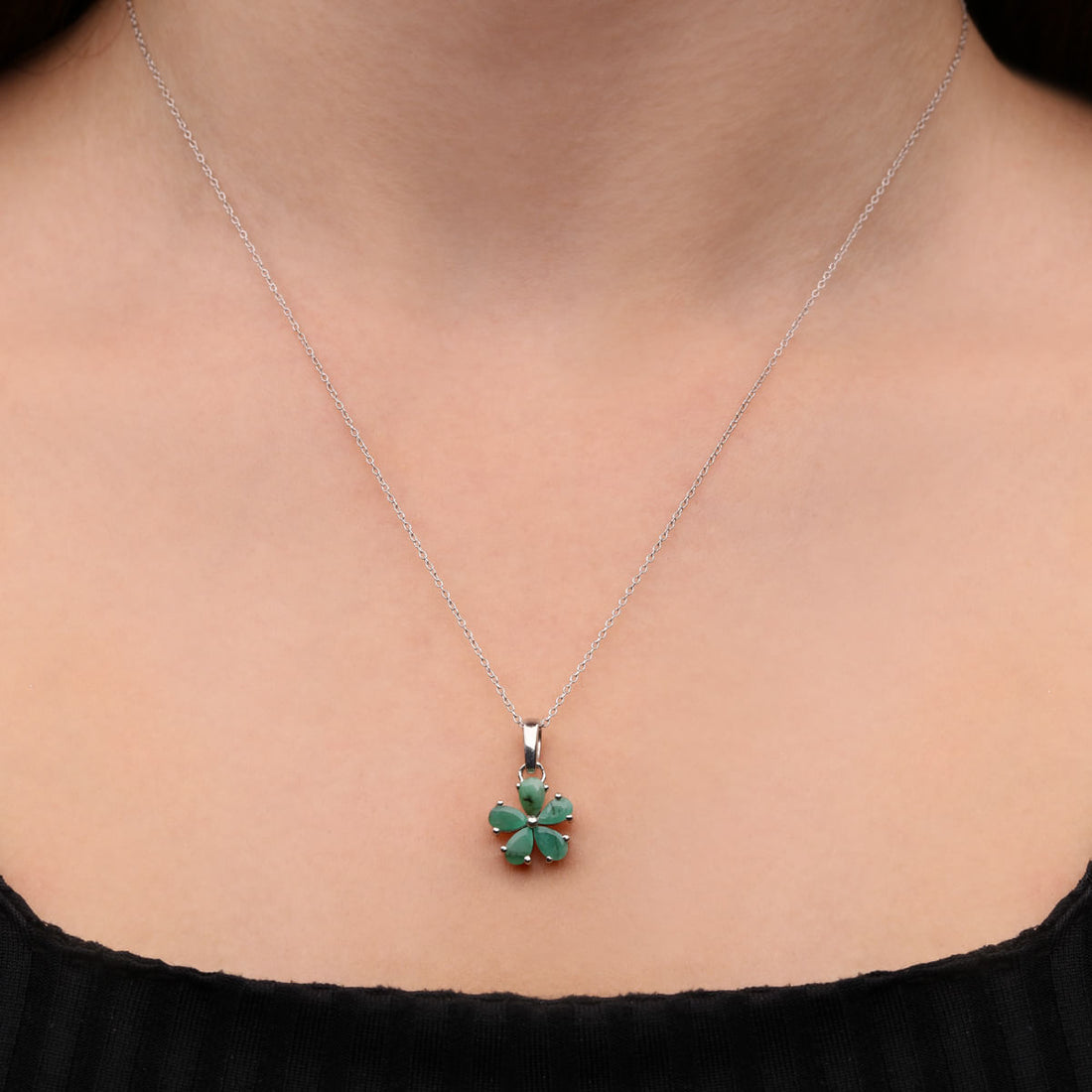 Pingente em Prata 925 Flor com Esmeraldas