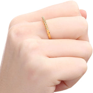 Meia Aliança em Ouro Amarelo 18k com Diamantes