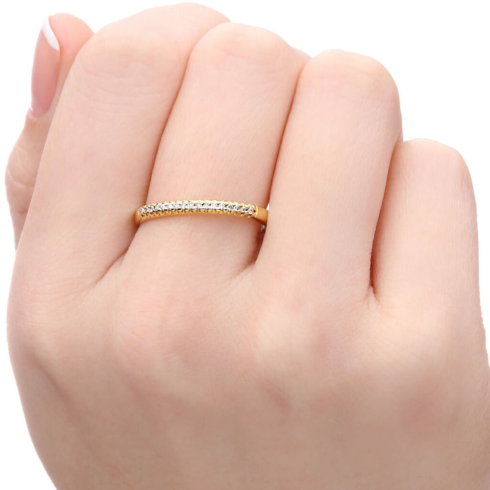 Meia Aliança em Ouro Amarelo 18 k com Diamantes