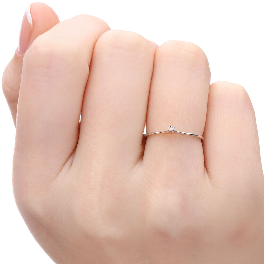 Anel em Ouro Branco 18k com Diamante
