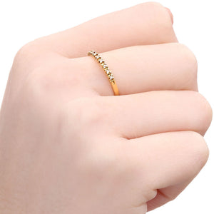 Meia Aliança em Ouro Amarelo 18k com Diamantes