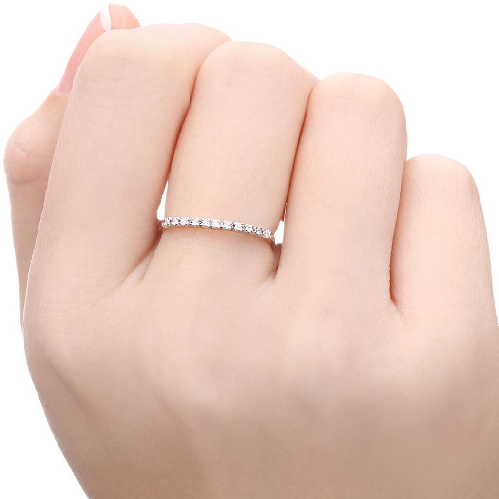 Meia Aliança em Ouro Branco 18 k com Diamantes