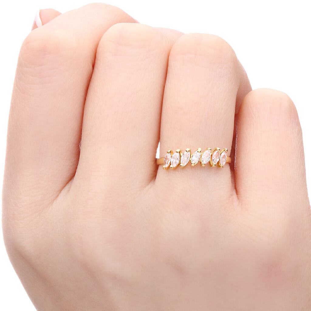 Meia Aliança em Ouro Amarelo 18 k com Zirconias Navete