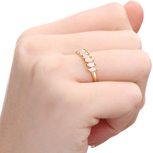 Meia Aliança em Ouro Amarelo 18 k com Zirconias Navete