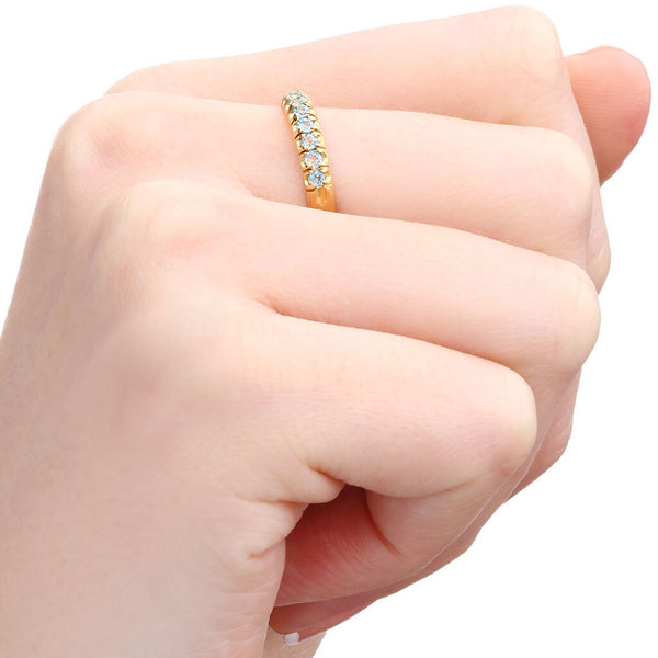 Meia Aliança em Ouro Amarelo 18k com Topazios Sky Blue