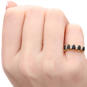 Meia Aliança em Ouro Amarelo 18 k com Onix e Zirconias