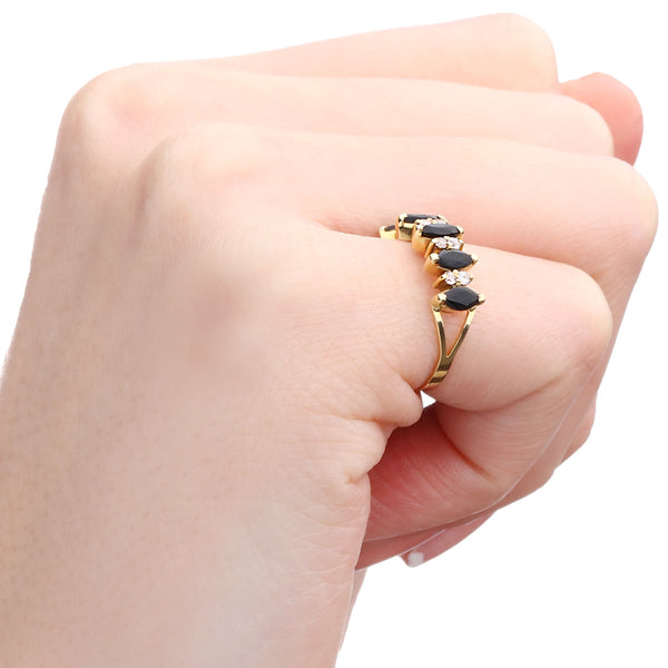 Meia Aliança em Ouro Amarelo 18 k com Onix e Zirconias