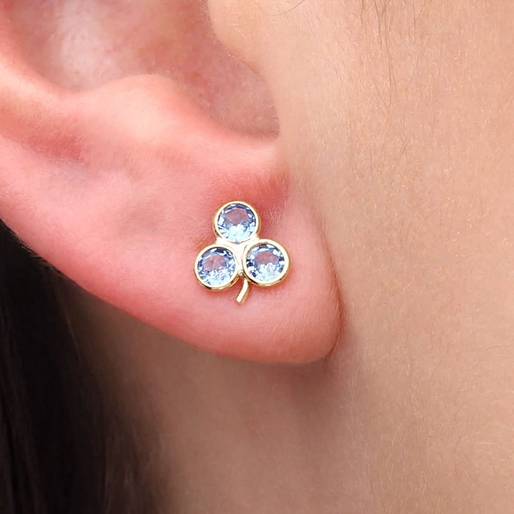 Par de Brinco em Ouro Amarelo   Florzinha com Zircônia Azul Infantil