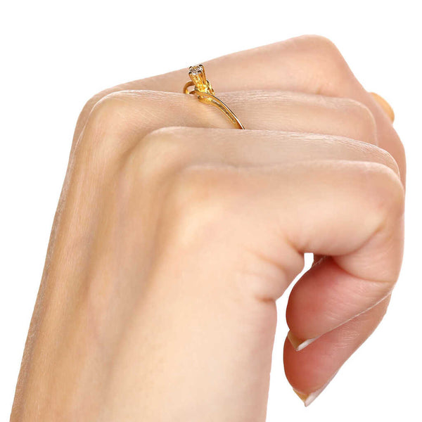 Anel em Ouro Amarelo 18k Solitário Aro Desencontrado com Diamante