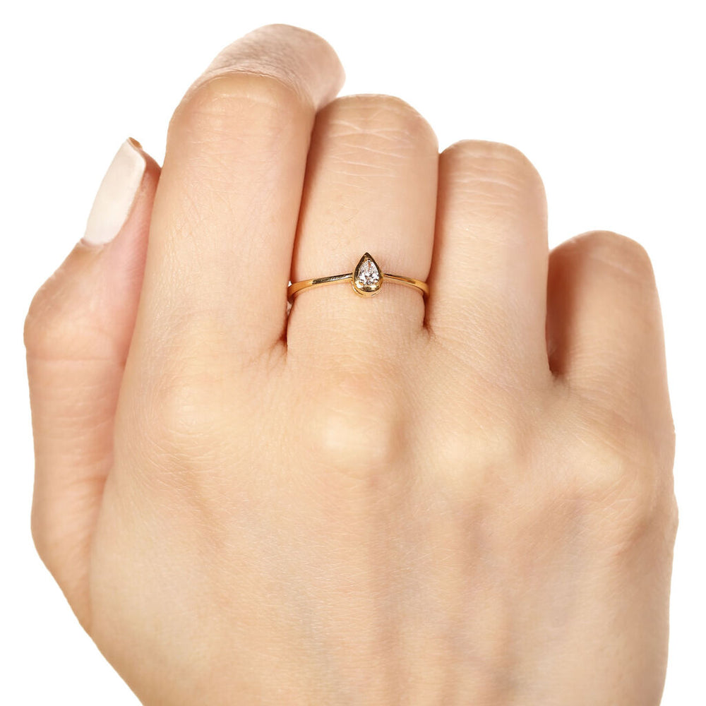 Anel em Ouro Amarelo 18 k com Diamante Vs