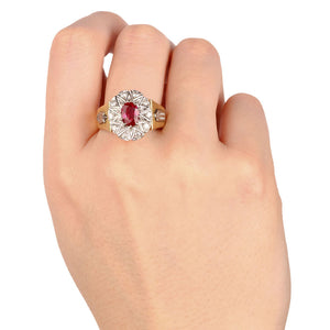 Anel em Ouro Amarelo 18k Formatura com Rubi e Diamantes