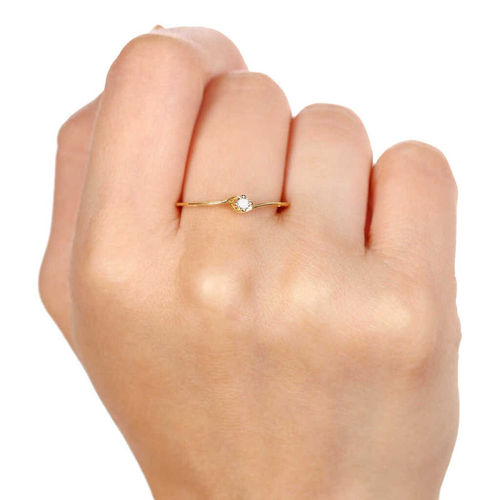 Anel em Ouro Amarelo 18k Solitário Aro Desencontrado com Diamante