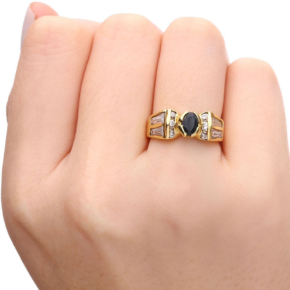 Anel em Ouro Amarelo com Zircônia Negra  e Zircônias Baguetes