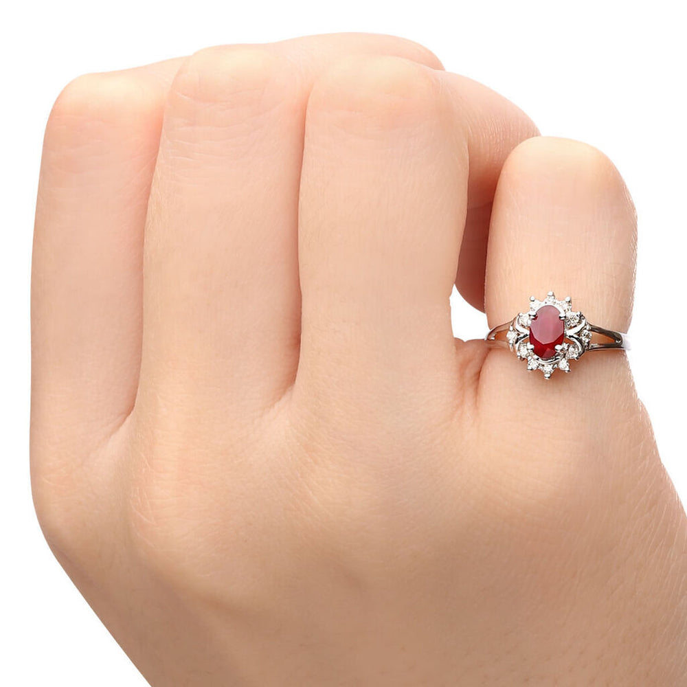 Anel em Ouro Branco 18 k com Rubi