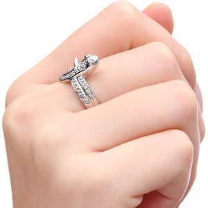 Anel de Ouro Branco Serpente com Diamantes