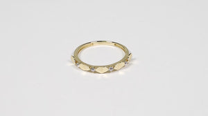 Anel Corações e Zircônias em Ouro Amarelo 18k