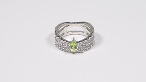 Anel em Prata 925 com Peridoto Gota e Zircônias