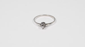 Anel Solitário com Diamante em Ouro Branco 18k