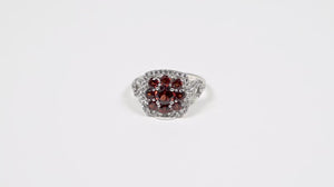 Anel em Prata 925 Floral Quadrado com Granadas