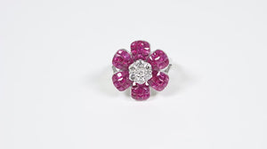 Anel em Ouro Branco 18k Flor com Rubis e Diamantes