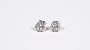 Par de Brinco em Ouro Branco 18k Florzinha com Diamantes