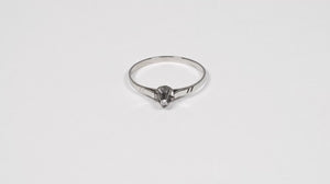 Anel Solitário com Diamante em Ouro Branco 18k