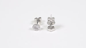 Par de Brinco em Ouro Branco 18k Florzinha com Diamantes